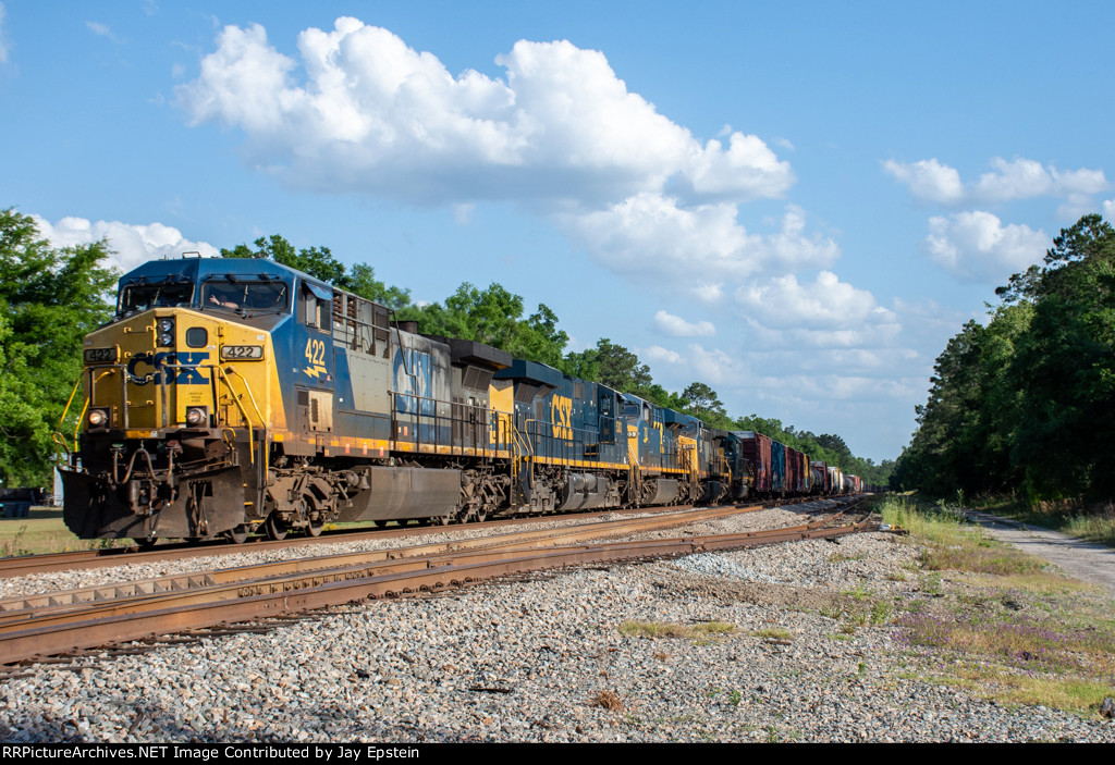CSX 422 leads L795 (Waycross to Jacksonville turn) north at Martin Street